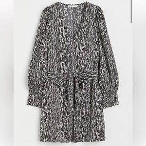 NWT H&M Black & White Printed Long Sleeve Dress Size L